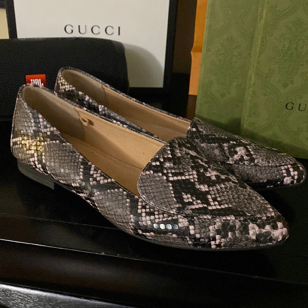 Old navy loafers pointy shoes snake print